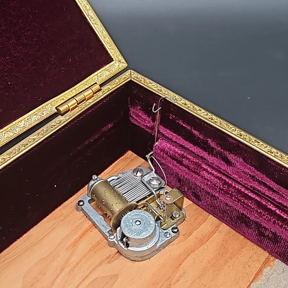 VTG Musical Jewelry Box - Picture 6 of 9